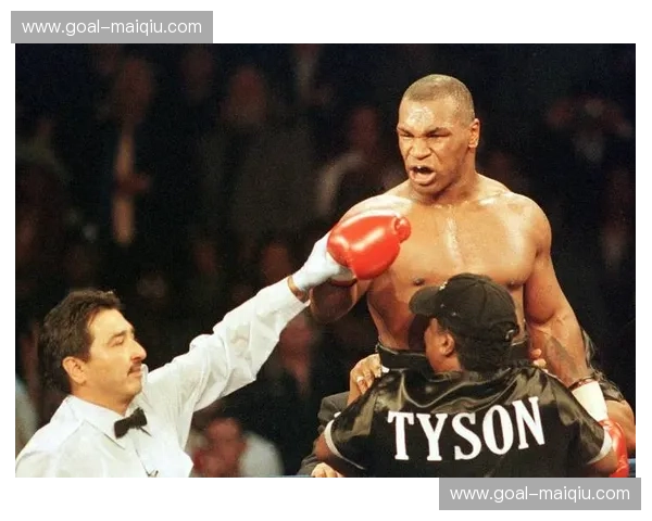 拳坛野兽横扫少林铁骨：泰森vs一龙，一场关于纯粹暴力与东方哲学的终极碰撞